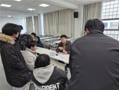业聘请担任人通过企业材料展现、面临面交换等